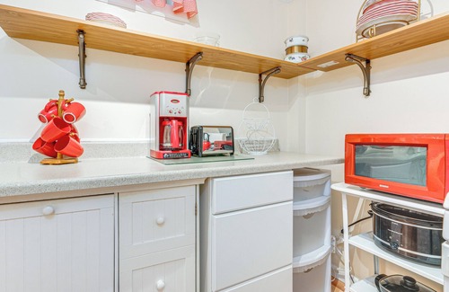 Vienna Apartamento | Walk to Ohio River & Spencer Landing: Apt w/ Patio