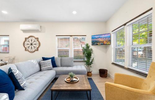 Cottonwood Casa | Walk to Old Town - Cozy Restored Cottage