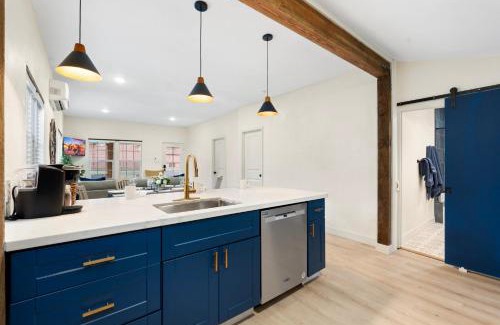 Cottonwood Casa | Walk to Old Town - Cozy Restored Cottage