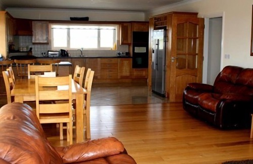 Claddaghduff Apartamento | Camina hasta la playa de Omey y el pueblo.