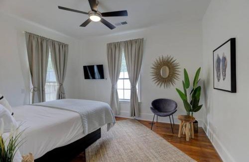Midtown Casa | Walk to Overton Square from your Historic Retreat