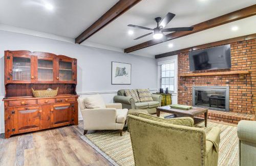 Cary Casa | Walk to Parks and Town Square Cary Home with Yard!