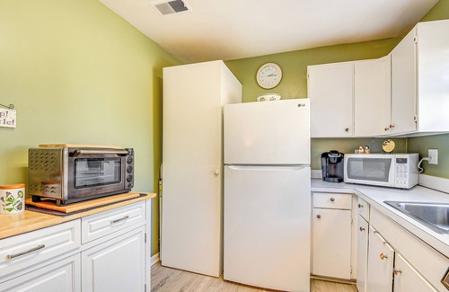 Fort Belvoir Condominio | Walk to Parks & Dining: Quaint Alexandria Condo!