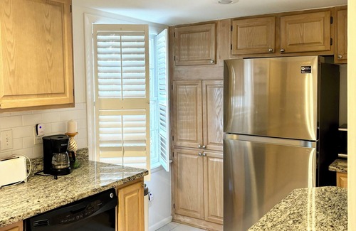 Piedmont Heights Casa | Walk to Piedmont Park, Townhouse Sleeps 6, Fire Pit , Parking