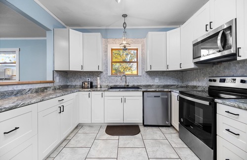 Honor Casa | Walk to Platt River, Game Room, Hot Tub,Indoor Pickleball, Kayaks, Bikes, Arcade