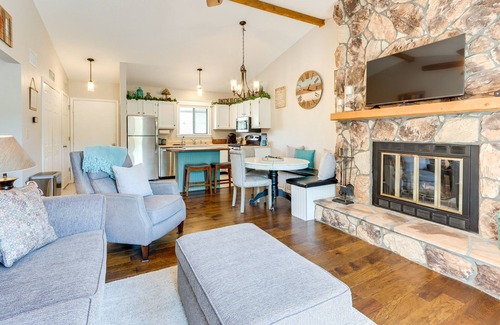 Osage Beach Condominio | Walk to Pool + Lake: Cozy Osage Beach Condo
