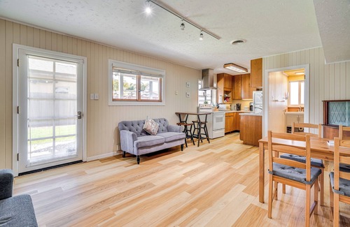 Half Moon Bay Apartamento | Walk to Poplar Beach: Cozy Coastal Getaway w/ Yard
