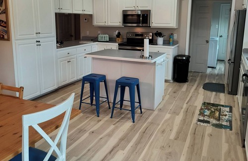 Surf Side Shores Casa | WALK TO PRIVATE ACCESS "PET FRIENDLY BEACH" ENJOY PRIVATE POOL & HOT TUB