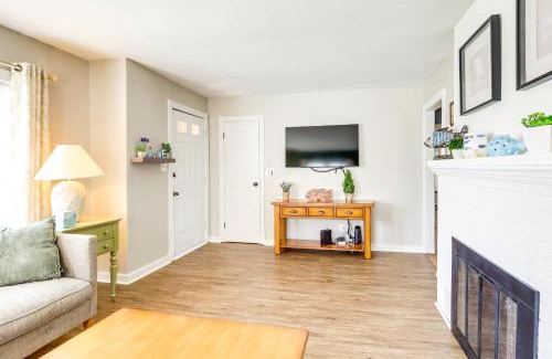 Mayfield Casa | Walk to Private Beach and Boat Launch Mayfield Home