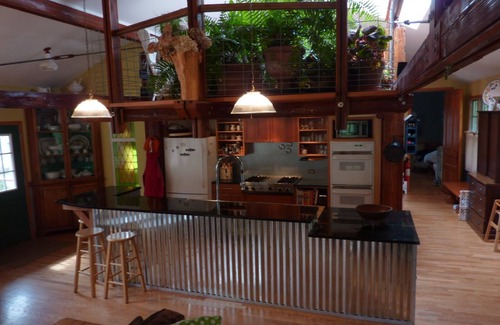 New Buffalo Cabaña | A pie de playa privada, gran porche, cocina de chef, diseño de vigas abiertas