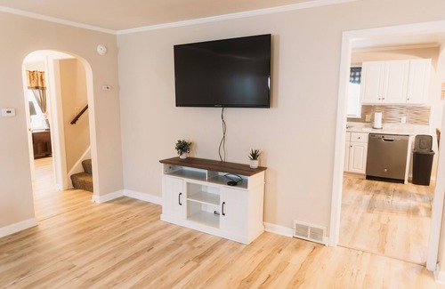 Canton Casa | Walk to Pro Football Hall of Fame! 5 Bedroom