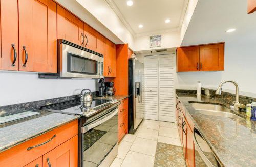 Redington Shores Apartamento | Walk to Redington Beach Gulf-View Condo with Pool
