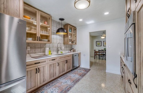 River District Casa | Walk to Restaurants/Local shops-Near Beaches & IMG