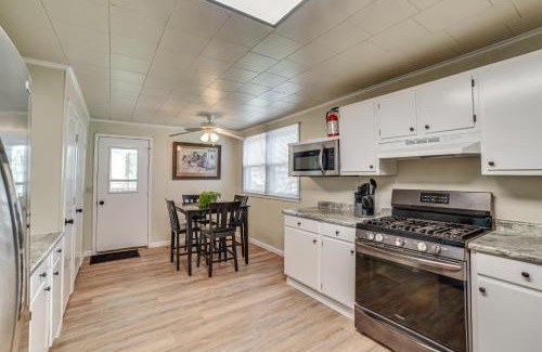 Oacoma Casa | Walk to River Oacoma Home with Dog-Friendly Yard!