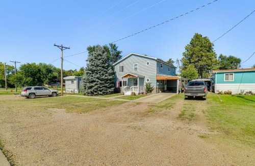 Oacoma Casa | Walk to River Oacoma Home with Dog-Friendly Yard!