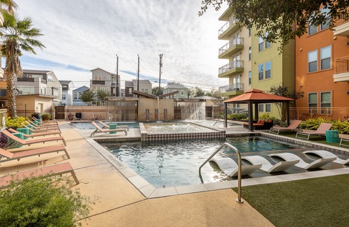 Southtown Apartamento | Walk to Riverwalk☆ Luxury Apt. ☆ Rooftop Terrace