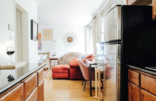 The Flats Apartamento | Walk to Rodeo Drive and the Stylish Shops and Restaurants - Comfy One-Bedroom
