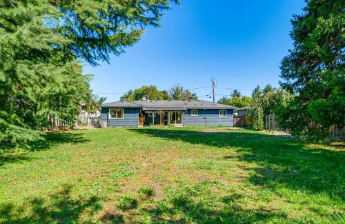 Medford Casa | Walk to Rogue X Medford Family Home with Large Yard