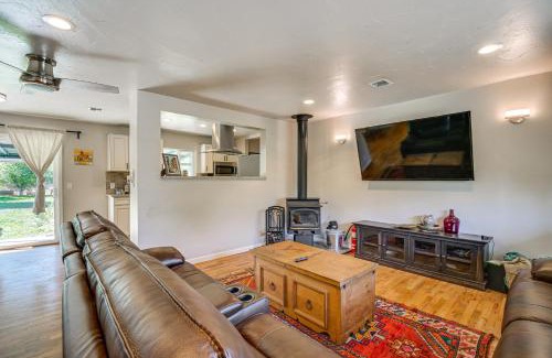 Medford Casa | Walk to Rogue X Medford Family Home with Large Yard