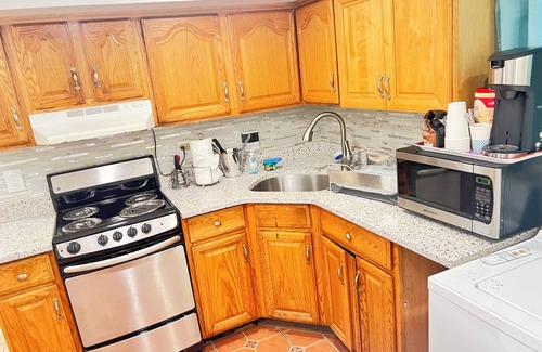 South Farmingdale Casa | Walk to Ryder Cup gate 4 and LIRR Station.nNo need for Uber or car rental.