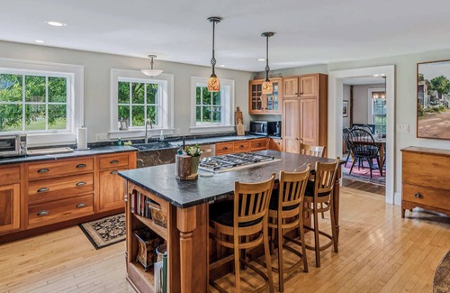South Pomfret Casa | Walk to S6! Pool Table/Fireplace | Saskadena Lodge