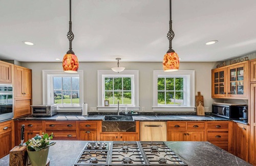 South Pomfret Casa | Walk to S6! Pool Table/Fireplace | Saskadena Lodge