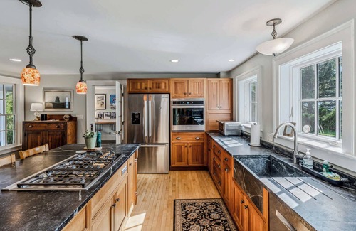 South Pomfret Casa | Walk to S6! Pool Table/Fireplace | Saskadena Lodge