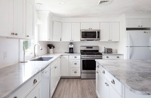 Eastward Look Casa | Walk to Scarborough, Central AC, 5 Bedroom, pet friendly