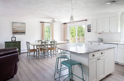 Eastward Look Casa | Walk to Scarborough, Central AC, 5 Bedroom, pet friendly