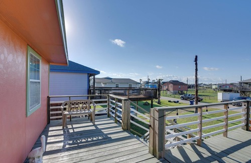 Surfside Beach Cabaña | Walk to Shore & Restaurants: Surfside Beach Home!
