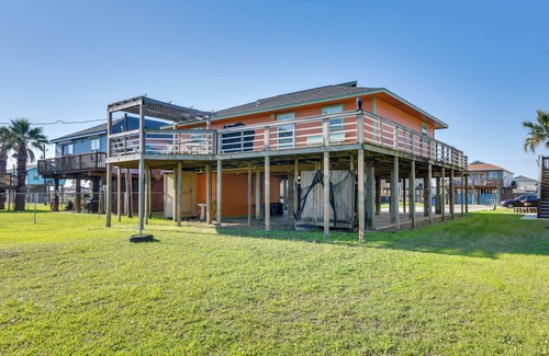 Surfside Beach Cabaña | Walk to Shore & Restaurants: Surfside Beach Home!