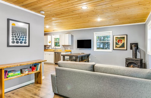 Snoqualmie Pass Casa | Acogedora cabaña contemporánea cerca de esquí, remontes, lagos de montaña y más.
