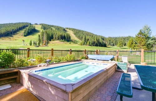 East Village at Copper Apartamento | Walk to Ski Lift and Hot Tub Copper Mountain Condo