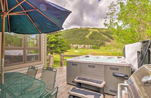 East Village at Copper Casa | Walk to Ski Lift Copper Mountain Home with Hot Tub