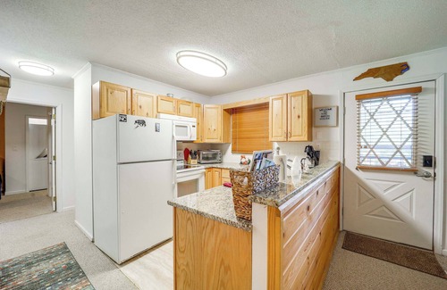 Beech Mountain Condominio | Walk to Ski Lift: Beech Mountain Condo