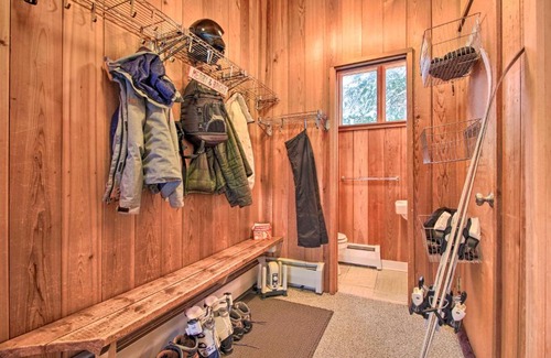 Ludlow Casa | Walk to Ski Trails Ludlow Home on Okemo Mountain!