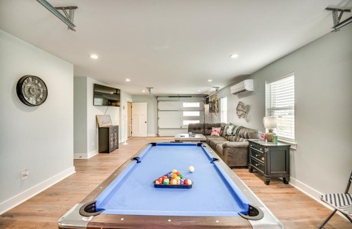 Birdsnest Casa | Walk to Smith Beach Spacious Home with Hot Tub