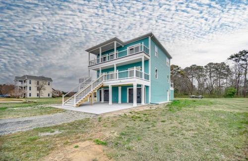 Birdsnest Casa | Walk to Smith Beach Spacious Home with Hot Tub