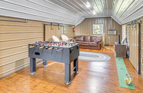 Mankato Casa | Walk to Spring Lake with Waterpark Family Retreat!