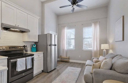 Milan Casa | Walk to St. Charles! - Charming 2 BR Home