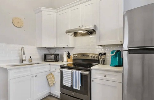 Milan Casa | Walk to St. Charles! - Charming 2 BR Home