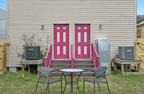 Milan Casa | Walk to St. Charles! - Charming 2 BR Home