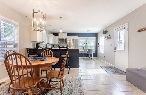 Babe Denny Casa | Prime Spot < 5 min to Lucas Oil