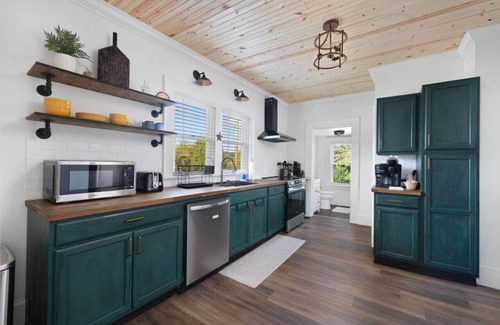 Bristol Casa | Walk to State Street - Remodeled Home