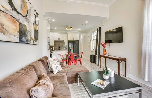 Faubourg Livaudais Casa | Walk to Streetcar & Dining: Modern NOLA Home Base!