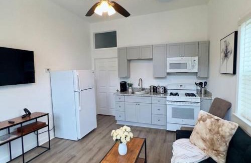 Central City Apartamento | Walk to Superdome - 5 min to Canal St - 8min to French Quarter