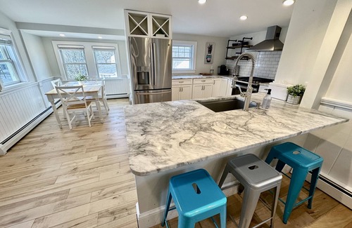 Manchester-by-the-Sea Casa | Walk to town/beach/pickleball courts; cozy & clean