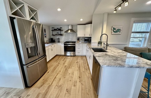 Manchester-by-the-Sea Casa | Walk to town/beach/pickleball courts; cozy & clean