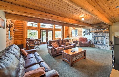 Shell Knob Casa | Walk to Table Rock Lake Spacious Home with Deck!