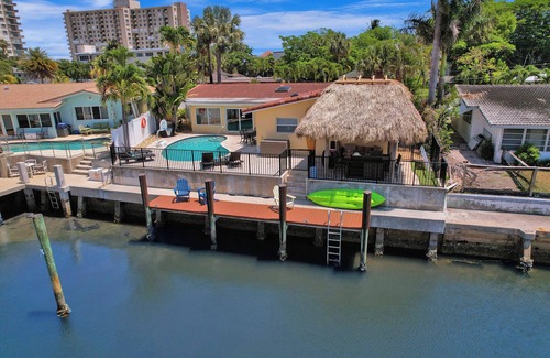 Bel Air Casa | A pie de la playa! Tiki Hut, frente al mar, piscina climatizada, kayaks, bicicletas, sala de juegos.